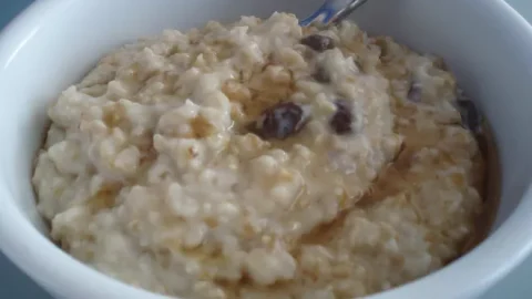 Хошуу будааны няцалбар, үзэм, газрын самар, сүүтэй амс